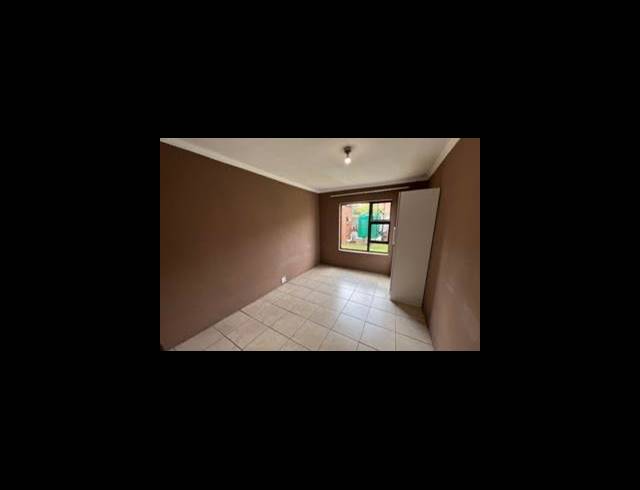 15 BEDROOM HOUSE FOR SALE IN LOMBARDY EAST